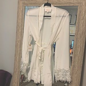 Stone Cold Fox White Robe